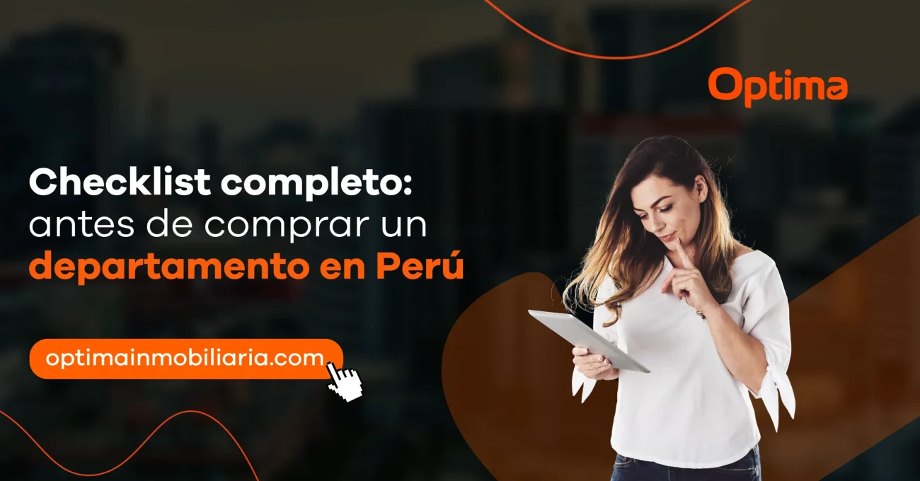 Mujer revisando una tablet con expresión analítica sobre checklist antes de comprar un departamento en Perú