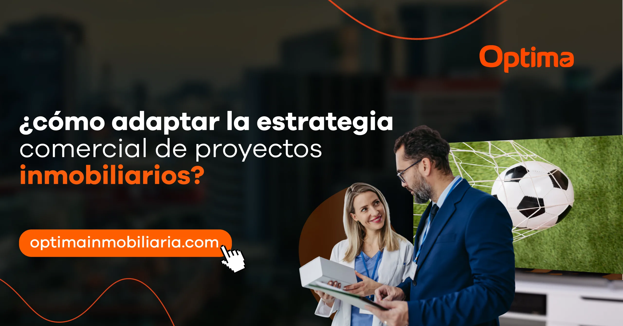 Profesionales analizan estrategias comerciales para proyectos inmobiliarios, evaluando decisiones de negocio y adaptación al mercado mediante herramientas digitales.